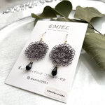 【SWAROVSKI】雫型ジェット＆鈍色(グレー)のピアス(167)