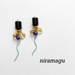 マルチカラーのロングピアス