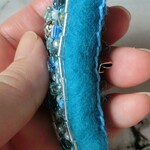 ブルームーンのブローチ　シルバー　　　　羊毛フェルト・ビーズ刺繍