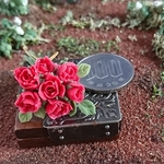 ミニチュアの花「赤い薔薇の花束」