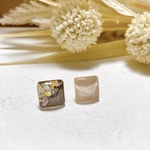 シンプル　小さめピアス　スクエア　brown