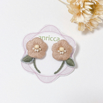 葉っぱ付きお花刺繍ピアスorイヤリング❁︎くすみピンク