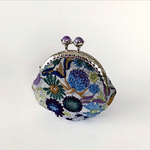 刺繍花柄　がま口ポーチ