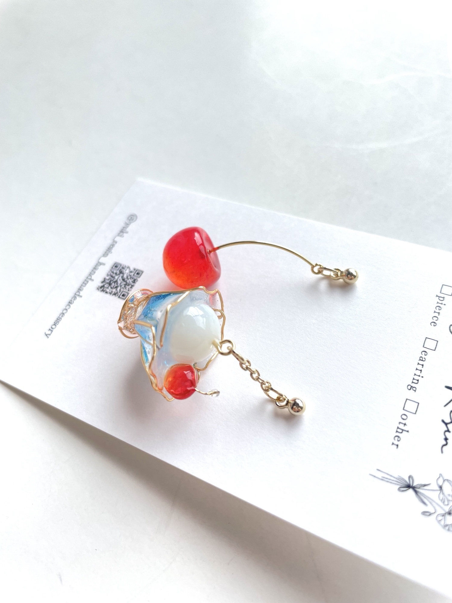 クリームソーダとさくらんぼのピアス/イヤリング - ＊Yuki Resin