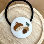 栗とどんぐりの刺繍ヘアゴム