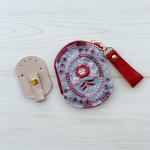 刺繍リボンのジュエリーポーチ　ラウンド　レッド×ブルー
