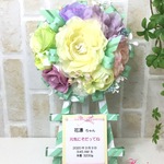 グリーンリボンと白バラのミニ花輪