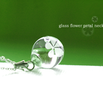 ガラスのflower petal〈花びら〉ネックレス＊white