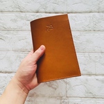 薬ポッケ付きお薬手帳ケース（キャメル）　保険証などを入れるマルチケースとしてもオススメ