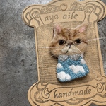 猫の刺繍ブローチ　羊毛刺繍　羊毛フェルト　ダーニング刺繍　猫　ねこ　ネコ