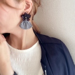 tassel/ flowerピアス/イヤリング（グレンチェック）