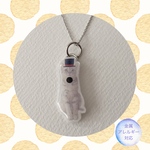 黒い石を守るシルクハット猫のネックレス【金属アレルギー対応】