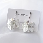 再販　Fower bouquet pierce イヤリング　ホワイトシルバー お呼ばれ　ブライダル　ウェディング　お色直し　二次会