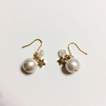 コットンパールとチャームピアス