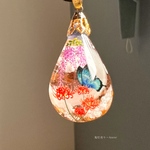 夕焼け空に咲き誇る彼岸花と藤の花とモルフォ蝶の雲レジンオルゴナイト蓄光ネックレス(ドロップ)