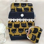 再✨　モノトーンねこちゃんがいっぱい♡　ぷっくりがま口👛スマホポシェット　ハンドメイド　スマホショルダー　お散歩に　黒猫　マスタード　レースリボン　がま口ショルダーバッグ