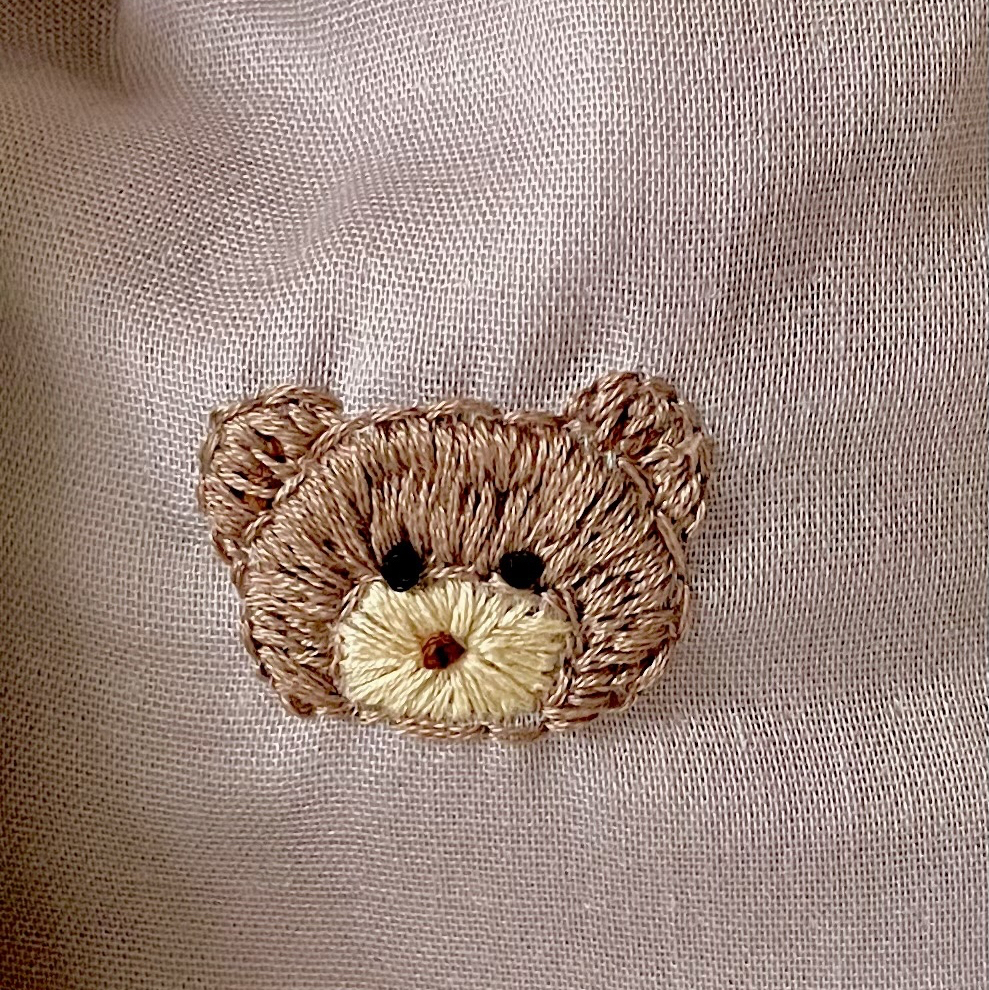 ほっこりクマさんの刺繍4重ガーゼのふんわり巾着袋(くすみカラー
