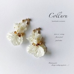 【花びらプリンセス･*˚♡パールフラワーピアス/イヤリング】ハンドメイド　アクセサリー　お花　ホワイト　白　姫　大人かわいい　ガラスビーズ　チェコ　キラキラ　しゃらしゃら　上品　ガーリー　春夏　秋冬