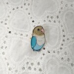 愛鳥祭【9/23new!】親指サイズ ブルーのボタンインコのブローチ 東向き