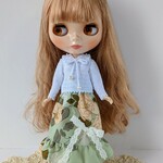 セット・りか☆ブライス服/リボン結びの替え衿つき白いニットと若草色のリボンつきロングスカート