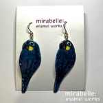 【七宝焼アクセサリー】スミレコンゴウインコのピアス