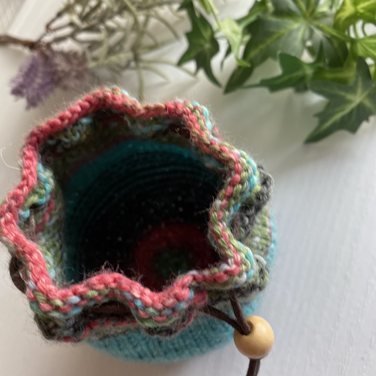 ぶちです❤️Opal毛糸 まん丸ころりん巾着 ハンドメイド opal毛糸のまんまる巾着【ミニ】🧶 - @asaの編みものやさん