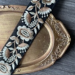 インド刺繍リボン　花　インド刺繍　スパンコール　刺繍リボン　リボン　りぼん　※普通郵便はお届けに1週間近くかかります。お急ぎの方は必ずクロネコヤマトをお選びください