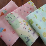 お名前スタンプ押 しておきます♪名前タグ付ガーゼハンカチ3枚セット