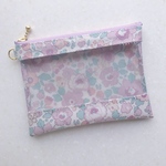NEW♡リバティ「ベッツィ 」（ノヴァーリス）クリアフラットポーチ コンパクトサイズ♪チビチビキッチン別注♪ラミネート♪PVC♪14㎝ファスナー♪Dカン付き