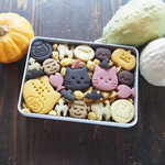 「ねこたちのハロウィン♪クッキー缶」（L）【期間限定缶】