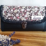 YUWA の花柄の長財布