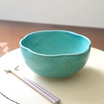 [SALE]トルコ青マット釉の輪花中鉢 六枚花弁
