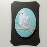 セキセイインコの刺繍ブローチ