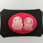 アキクサインコの刺繍ブローチ