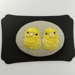 マメルリハの刺繍ブローチ