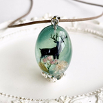 光射す森のトナカイ レジンアクセサリー ネックレス