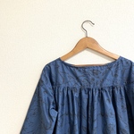 SALE★LADY'S★Mサイズ★バックギャザーのボートネックブラウス/デッサン/ディープブルー