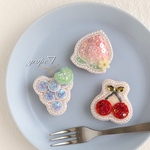 ビーズ刺繍♡ぶどうのブローチ