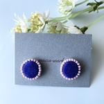 【ビビッドブルー】ぷっくりひと粒刺繍のピアス(イヤリング）