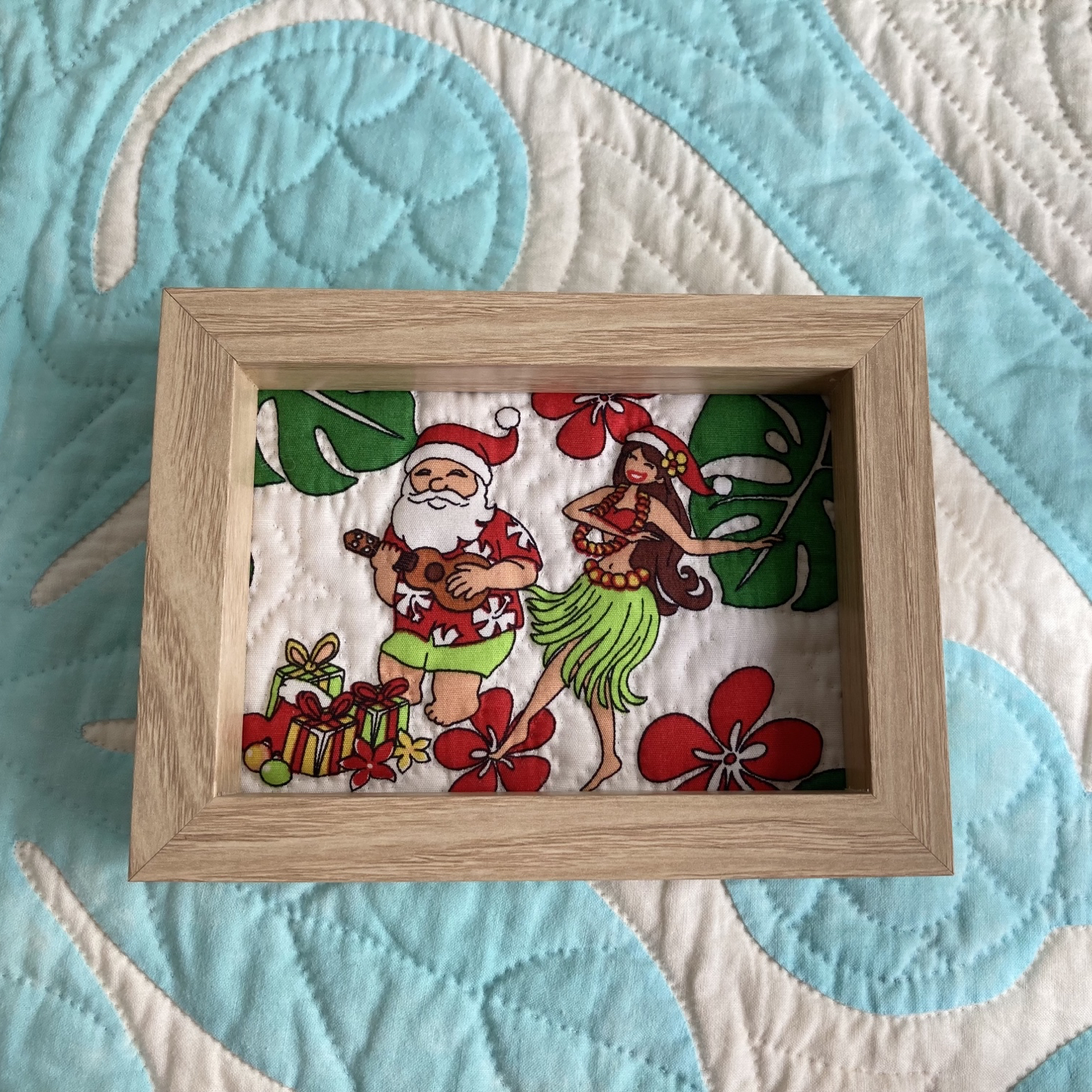 ハワイアン クリスマスのフレームキルト サンタ＆フラガール