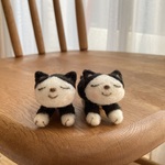 おるすばん猫ちゃん　ハチワレ　置物