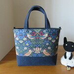buhi-kurimu様ご依頼品 　モリスイチゴ泥棒とバイオウオッシュ帆布のトートバッグ