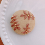 ビーズ刺繍くるみボタン（ヘアゴム/ブローチ）