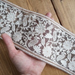インド刺繍リボン　【1mカット済み】幅広　チュール　刺繍リボン   【ベージュ】