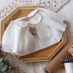刺繍のブラウス