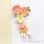 つまみ細工の3つ花クリップ(コーラルピンク×オレンジ)【つまみ細工　髪飾り　七五三　七五三髪飾り　卒業式　ひなまつり】