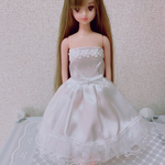 J02 ジェニーサイズ　27cmドール　サテンドレス　ホワイト♪ お洋服