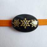 黒釉に金ラメお花風模様帯留め（三分紐用）