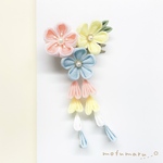 つまみ細工の3つ花クリップ(さくら×パステルイエロー×ブルー)【つまみ細工　髪飾り　七五三　七五三髪飾り　卒業式　ひなまつり】