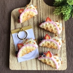 KUMAバニラアイス苺とベリーのワッフルサンドカラナビ